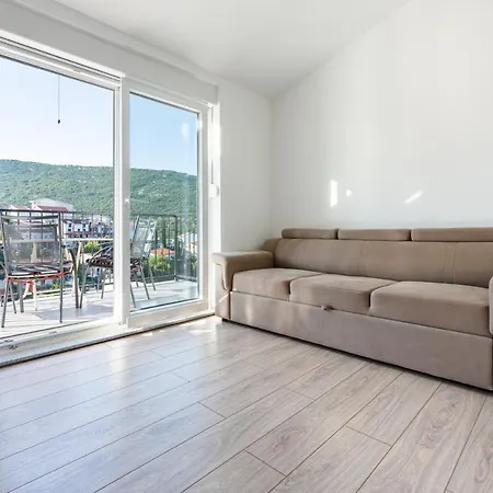 Budes Apartment *