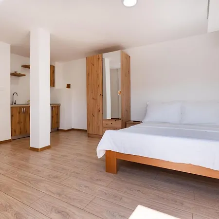 Budes Apartment *