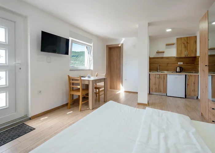 Budes 아파트 네움